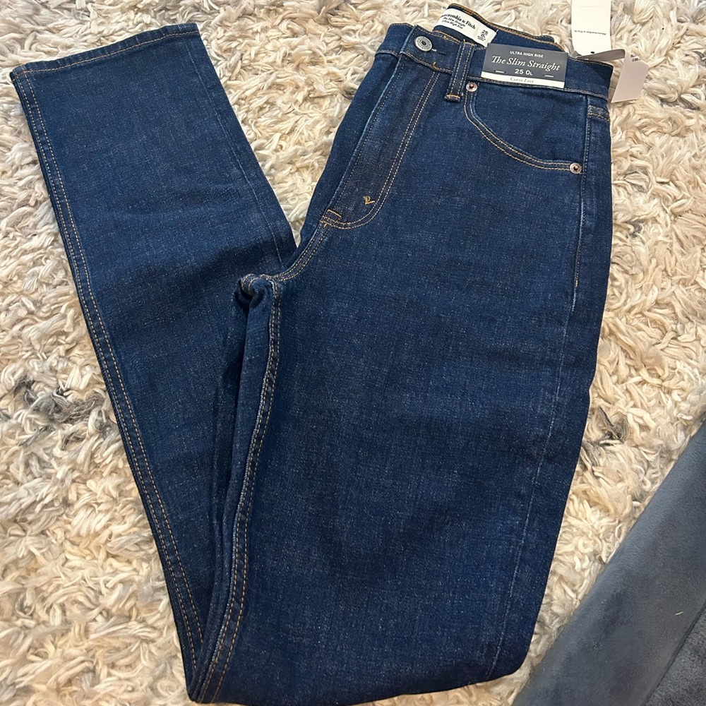 Abercrombie “The slim straight ultra high rise” dark wash jeans size 25 LONG